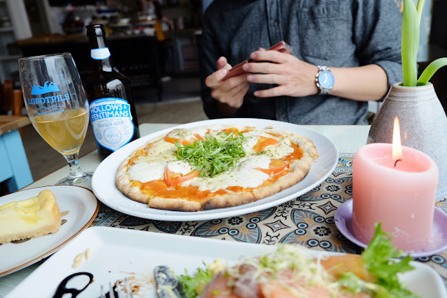 Opinii despre Henningsvær Lysstøperi og Cafe în Henningsvær - Gastronomi og hotellvirksomhet