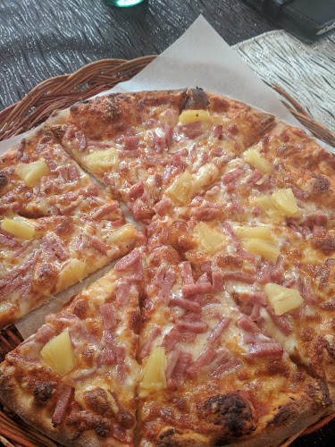 Lucianos Pizzaria - Gastronomi og hotellvirksomhet