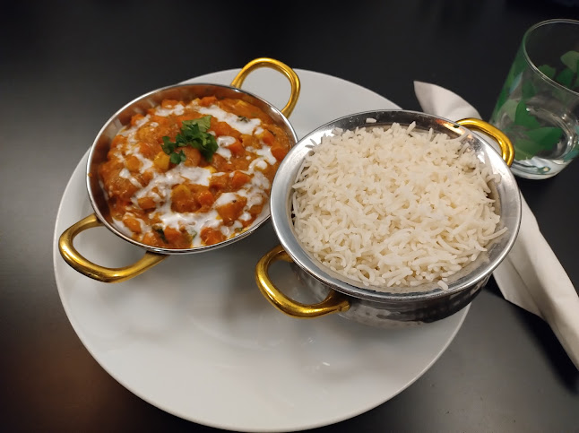 Opinii despre Made in India by Aahar(MII)- Indisk Take Away & Hjemlevering indisk restaurant i Oslo în Fetsund - Gastronomi og hotellvirksomhet