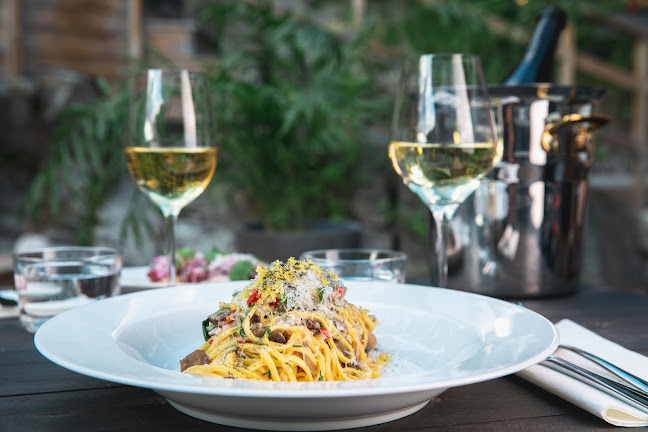 Kroken Bar & Bistro - Gastronomi og hotellvirksomhet