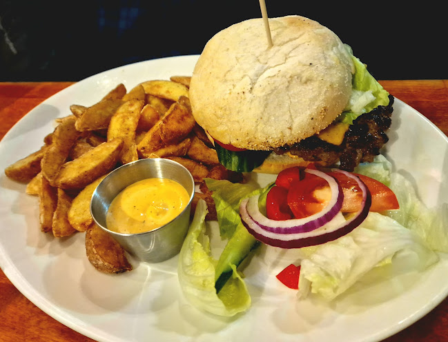 Inside Live & Rock cafe - Gastronomi og hotellvirksomhet