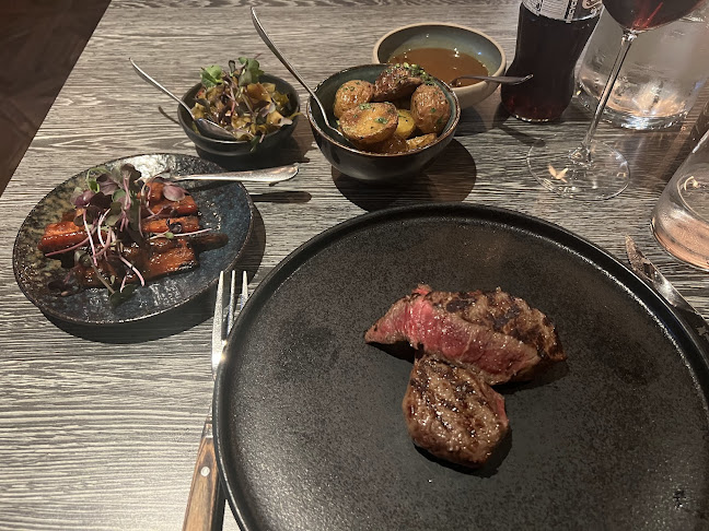 Jonathan Grill - Gastronomi og hotellvirksomhet