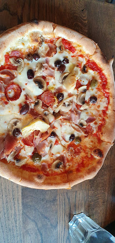 Cæsar Café og Pizzabar | Restaurant og kafe - Gastronomi og hotellvirksomhet