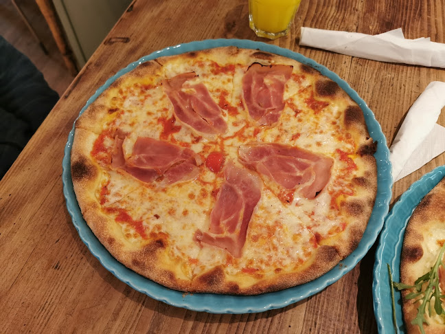 Club Maccaroni - Gastronomi og hotellvirksomhet