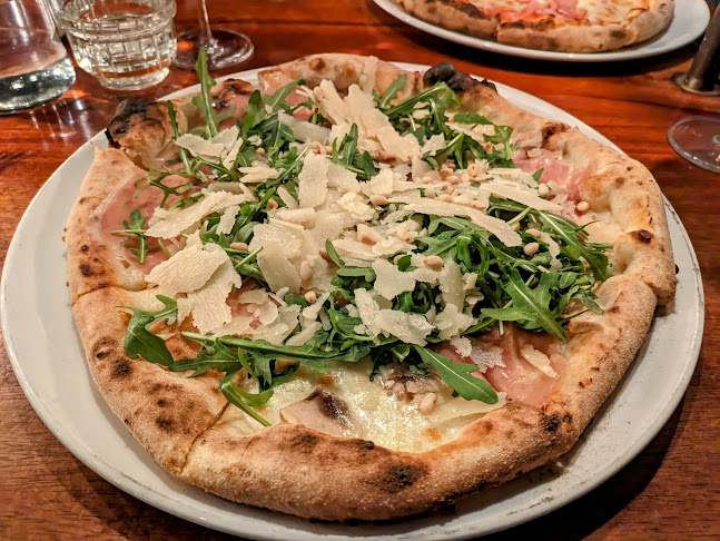 Comentarii opinii despre Casa Inferno