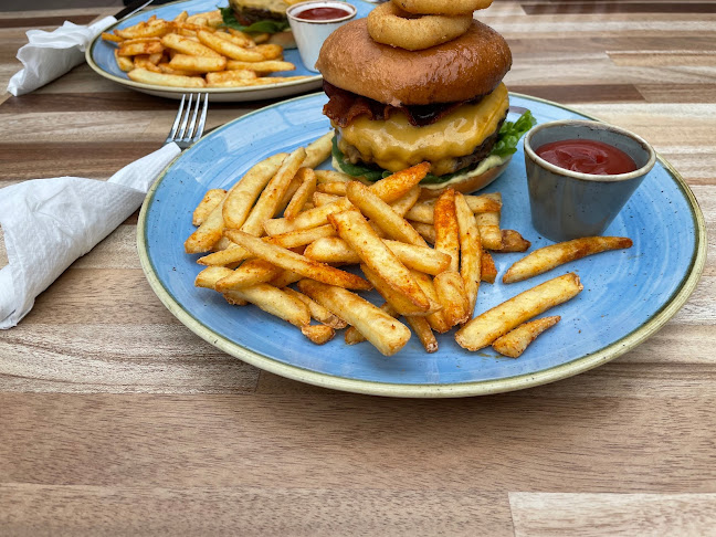 Minty cafè & matbar - Gastronomi og hotellvirksomhet