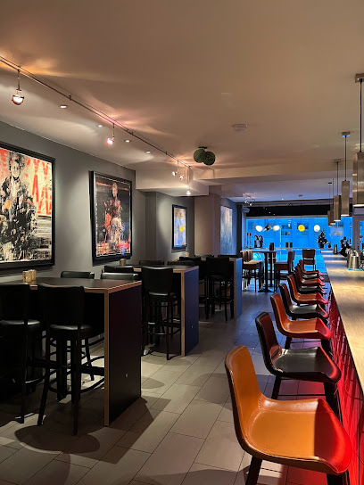 Ta det Piano (Piano Bar & Backyard)