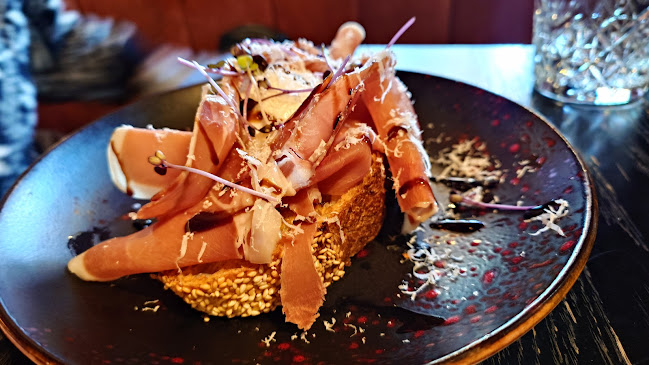 Comentarii opinii despre Rebel