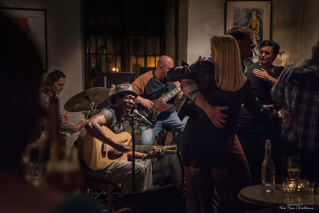 Comentarii opinii despre Café Magenta