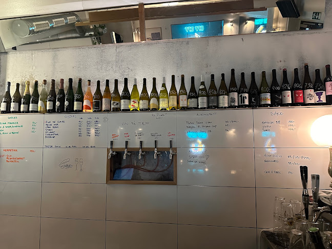 Eff Eff Oyster and Wine Bar - Gastronomi og hotellvirksomhet