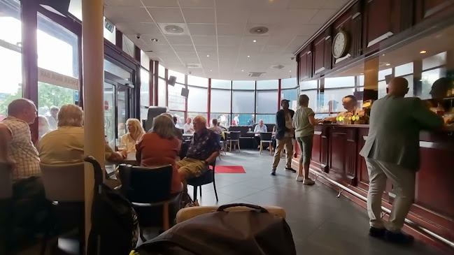 Under Brua Bar - Gastronomi og hotellvirksomhet