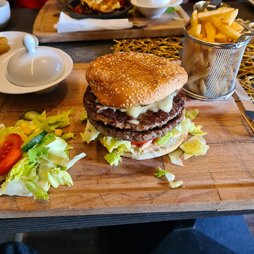 Opinii despre Fønix în Hov - Gastronomi og hotellvirksomhet