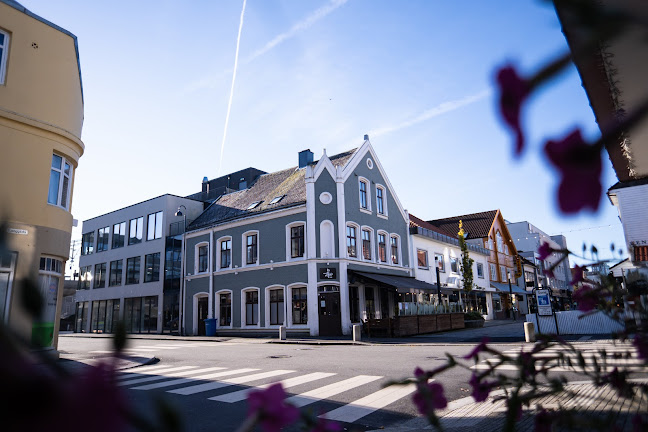 Madame Aase Pub - Gastronomi og hotellvirksomhet