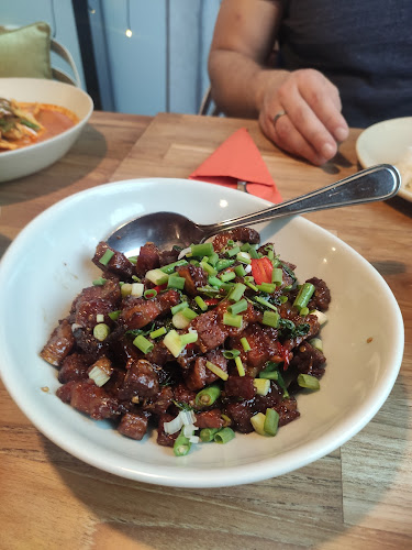 Nam Fah Thai - Gastronomi og hotellvirksomhet