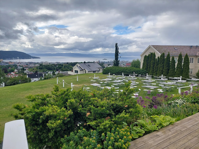 Kvilhaugen Gård - Gastronomi og hotellvirksomhet