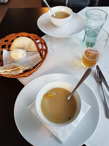 Averøy Restaurant og Pizzeria - Gastronomi og hotellvirksomhet