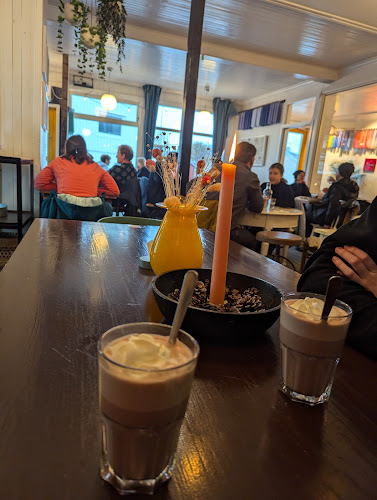 Henningsvær Lysstøperi og Cafe - Henningsvær