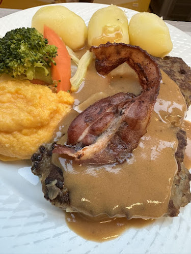 Opinii despre Laksforsen Turistcafe în Trofors - Gastronomi og hotellvirksomhet