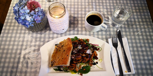 Opinii despre Hos Nabo'n în Gjerdrum - Gastronomi og hotellvirksomhet