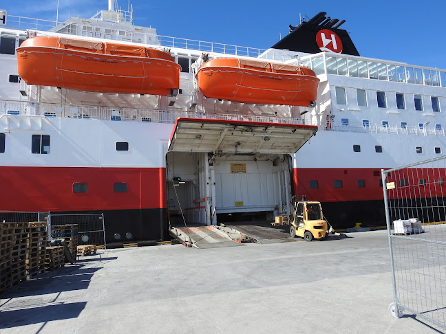 Opinii despre Hurtigrute Kiosken în Bodø - Gastronomi og hotellvirksomhet