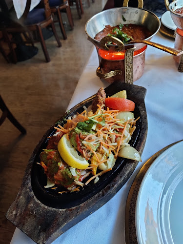 Great Gandhi - Gastronomi og hotellvirksomhet