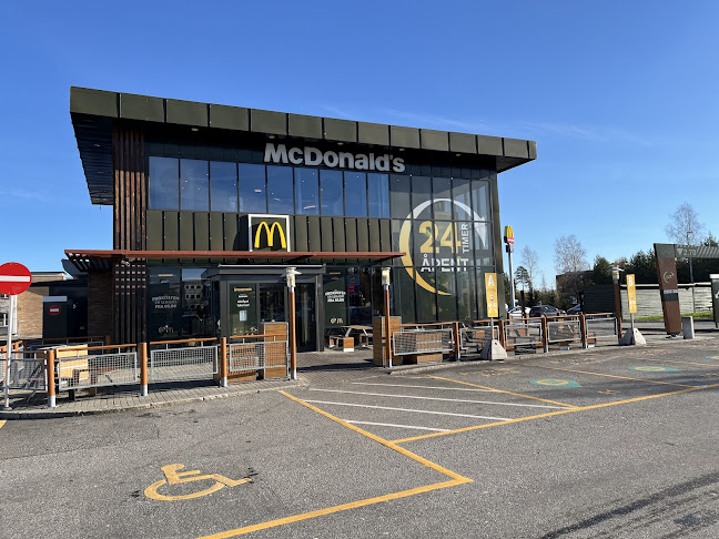 Opinii despre McDonald's Gardermoen în Gardermoen - Gastronomi og hotellvirksomhet