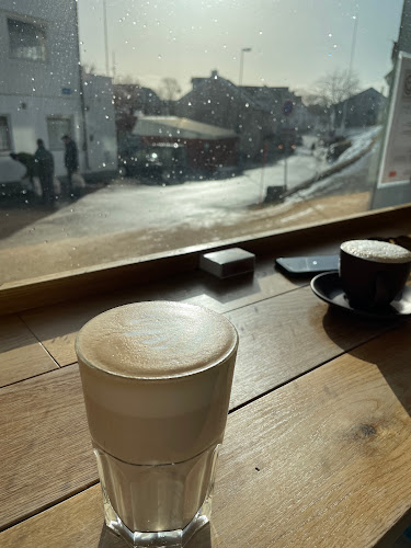 Henningsvær Lysstøperi og Cafe - Gastronomi og hotellvirksomhet