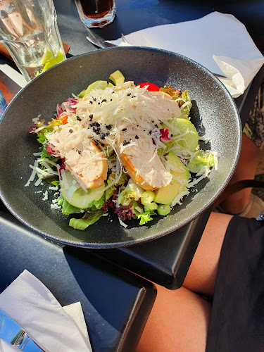 Comentarii opinii despre Hill