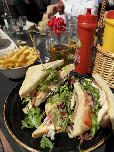 Café Magenta - Gastronomi og hotellvirksomhet