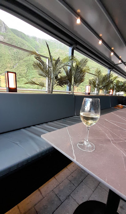 Hjørnet Bar og Uteservering