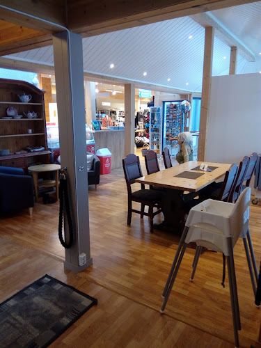 Opinii despre Laksforsen Turistcafe în Trofors - Gastronomi og hotellvirksomhet