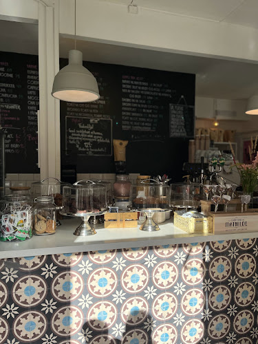 Hungry Heart Cafe - Gastronomi og hotellvirksomhet