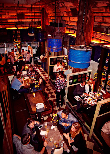 Lucky Bird - Gastronomi og hotellvirksomhet