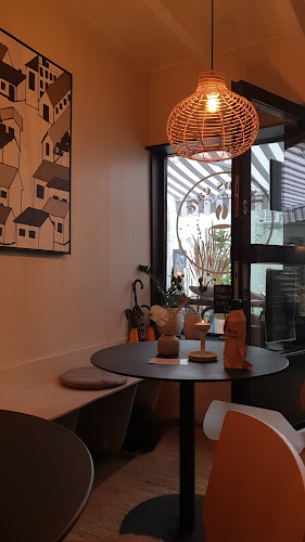 Nichos Cafe - Gastronomi og hotellvirksomhet