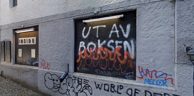 Inside Live & Rock cafe