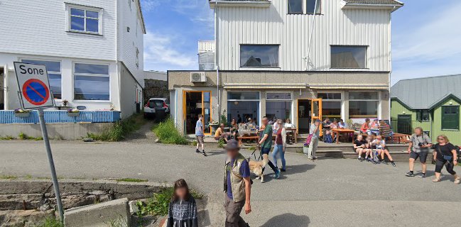 Opinii despre Henningsvær Lysstøperi og Cafe în Henningsvær - Gastronomi og hotellvirksomhet