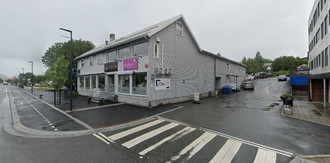 Opinii despre MER Cafè în Leknes - Gastronomi og hotellvirksomhet