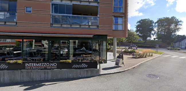 Intermezzo Cafe, Bar & Restaurant