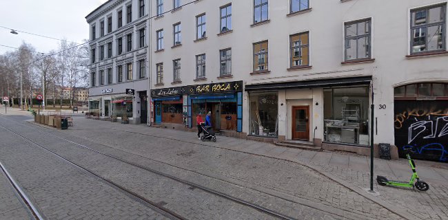 Diamonds, Fur Coat, Champagne - Oslo